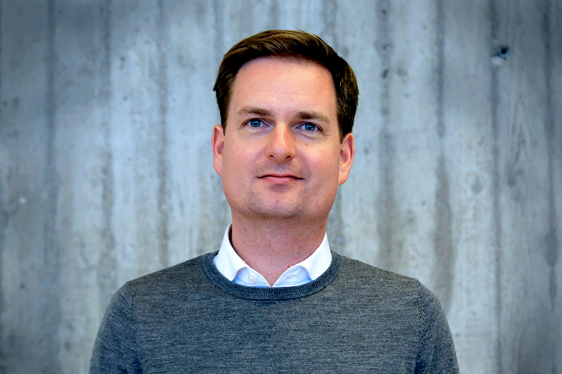 *Lars Jensen*<br>
Tlf. 53 53 52 36<br>
lj@eg-gym.dk)