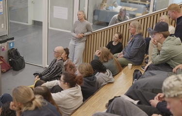 332 Clips - Video 00 17 52 18