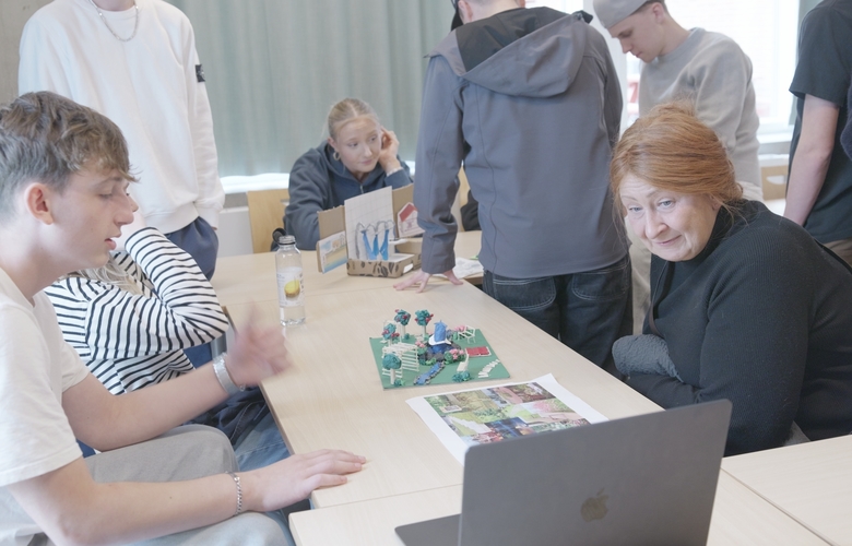 332 Clips - Video 00 54 01 20